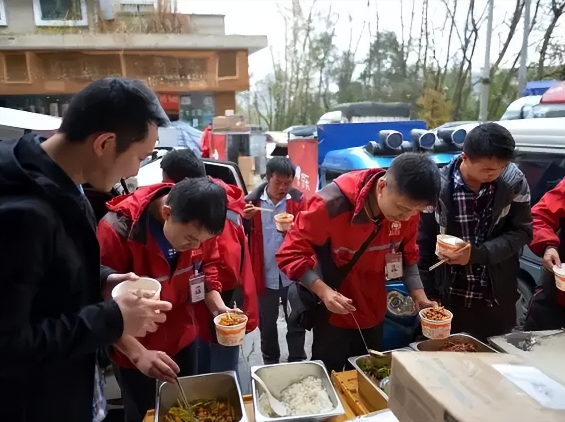 京东001号快递员金宜财：死心塌地送快递12年，刘强东给了他什么