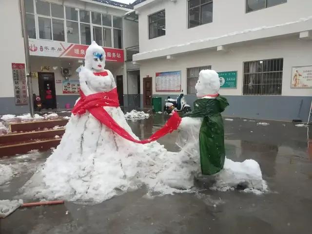 大郑州堆雪人内卷严重，哪个是金奖？全河南的雪人都在这里了