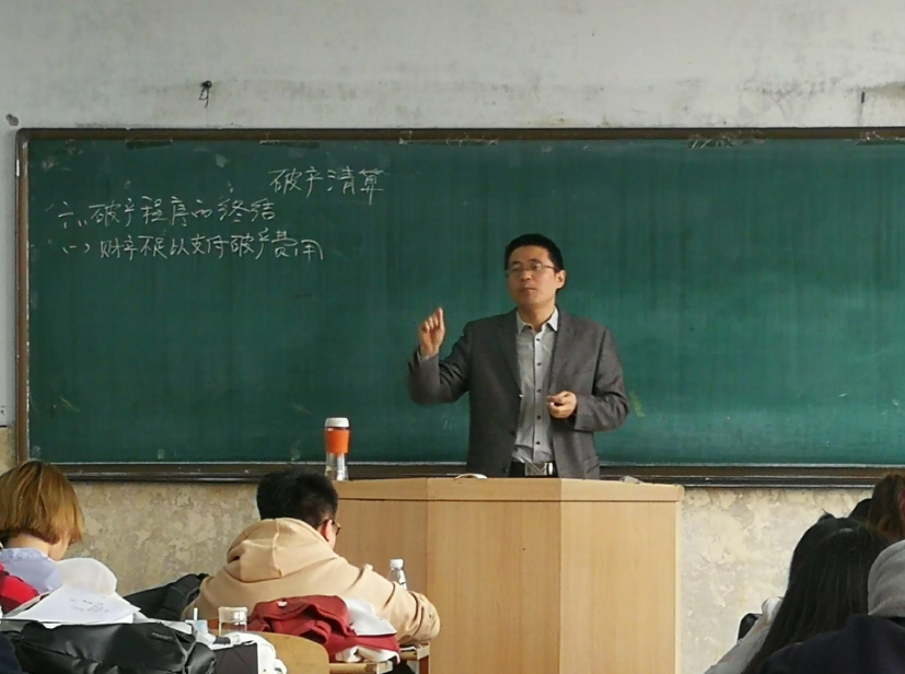 985高校副教授晒工资，年薪让人羡慕，网友：公积金是我的月薪