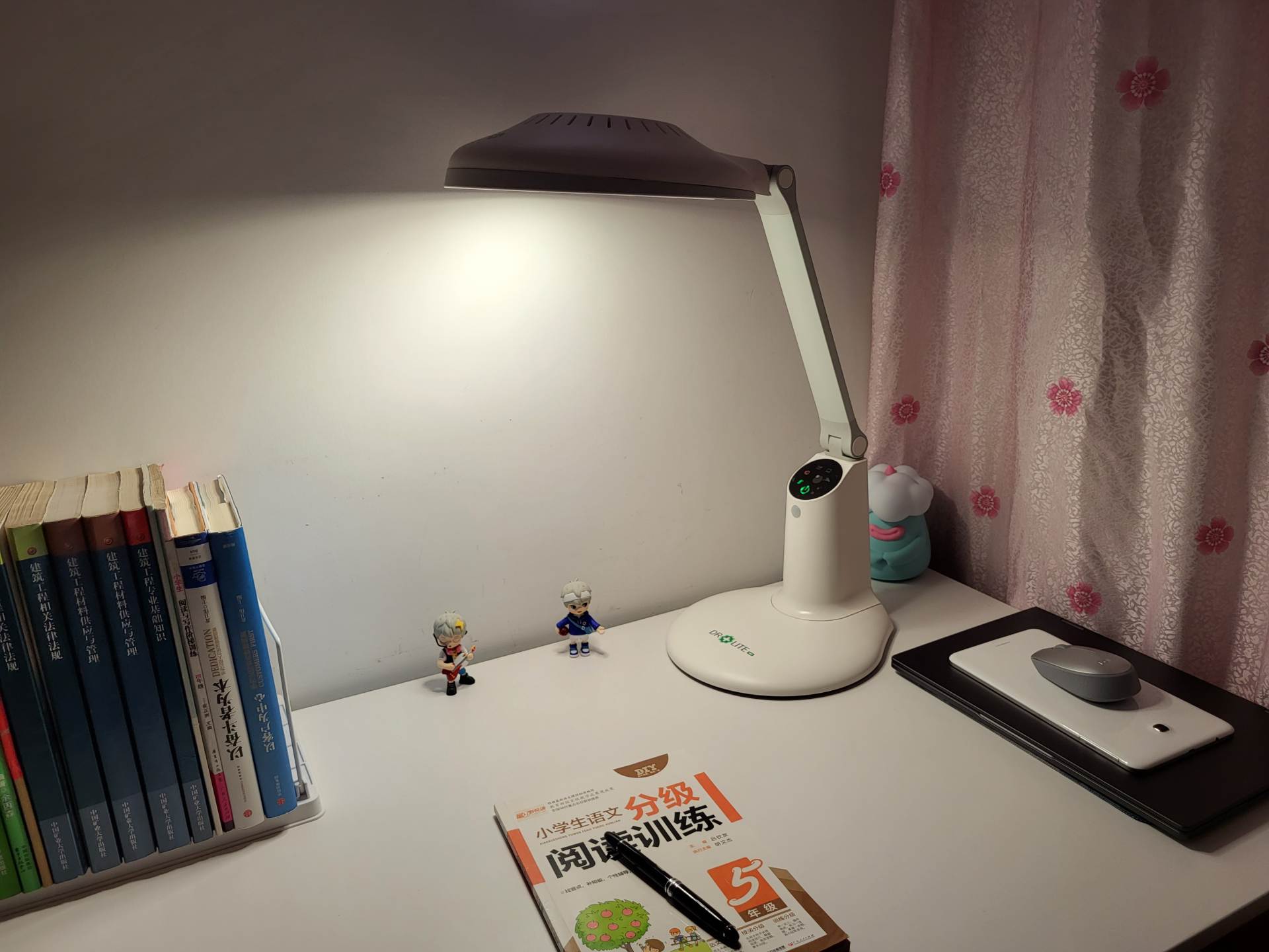 今天，我花了5000块，给儿子打造了一个专业级护眼环境