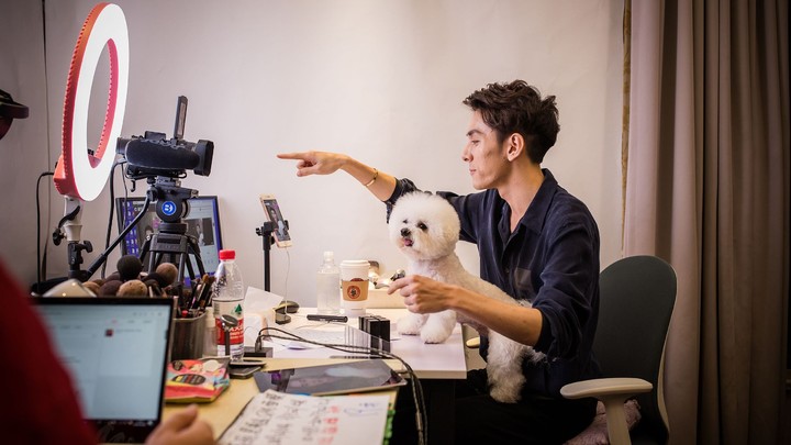 全网都是刘畊宏女孩，但别真把他当成「健身界李佳琦」