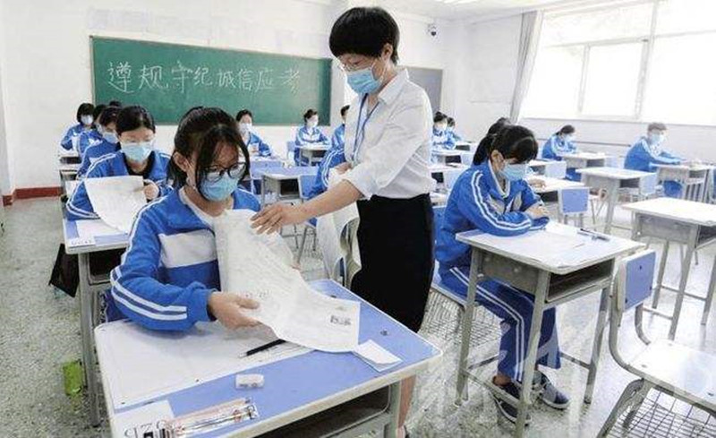 央视康辉：高考分数远超清北，却被人暗中顶替，依靠父亲查明真相