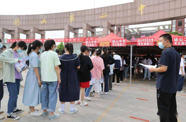 高考如何防止双胞胎“替考”？官方手段让人佩服，这谁还敢作弊