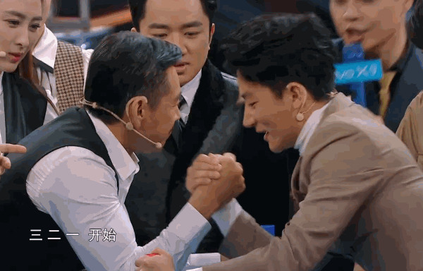 男星内卷起来差距有多大？中年人老当益壮，年轻人却一个比一个虚