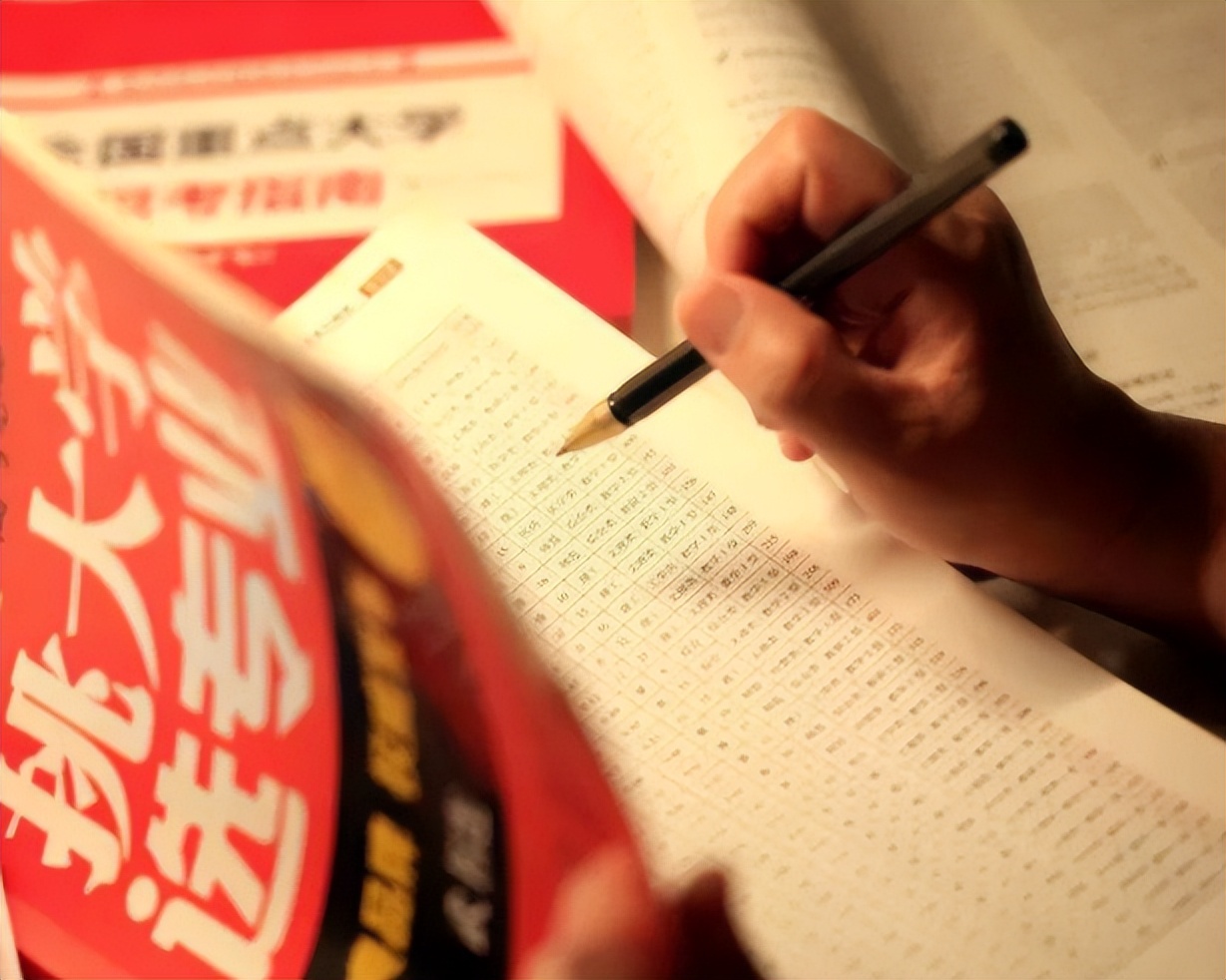 大学毕业才知道，高考数学成绩偏低的考生，不适合报考哪些专业