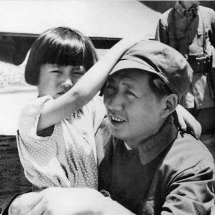 李银桥担任警卫员期间曾“出逃”，毛主席得知哽咽道：小孩想家了