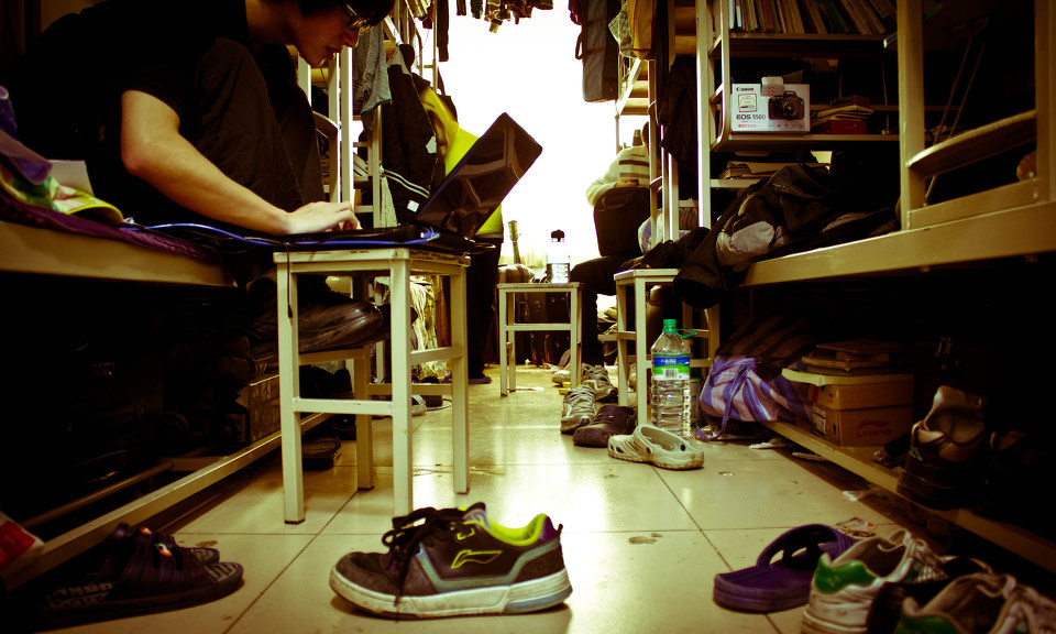 大学生群里“颓废式”生活，学生看后直呼真实，好像安了监控