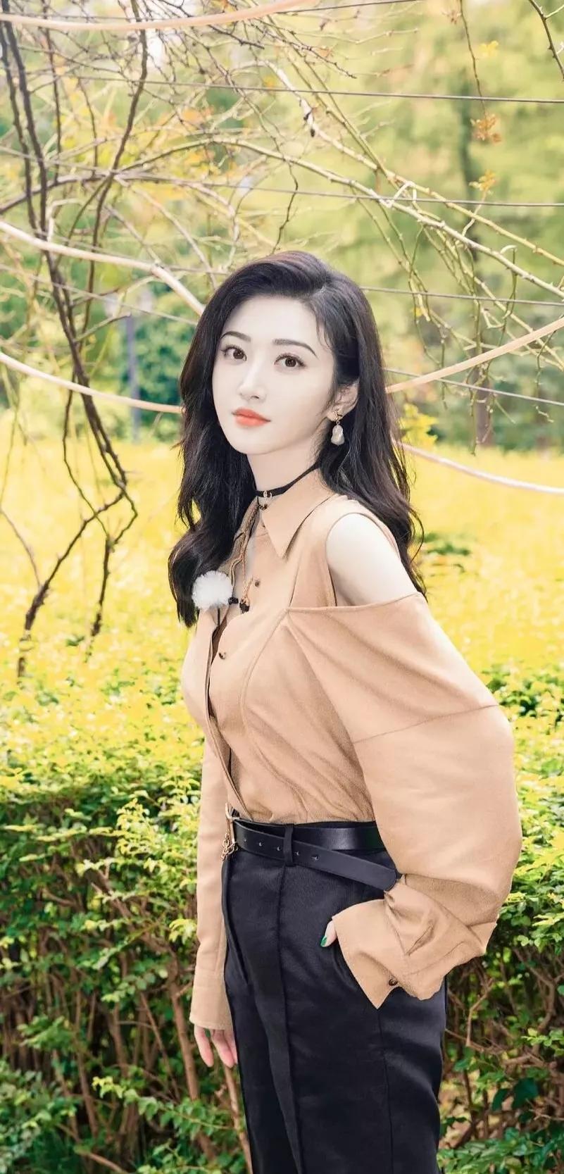 手机桌面，明星吴谨言、赵樱子和景甜