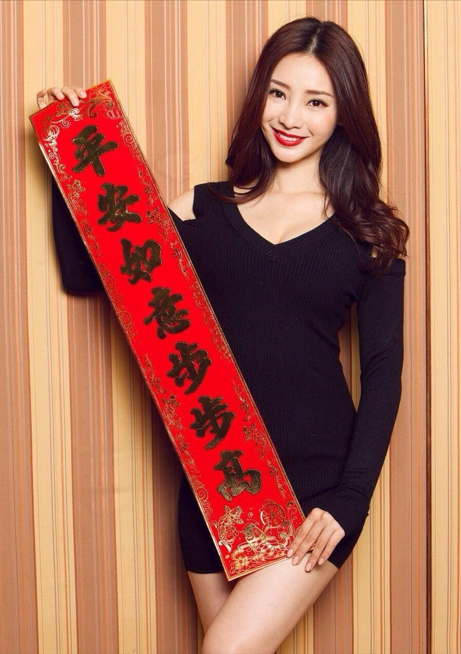 柳岩的辛酸上位史:父母生病后,为攒医药费拼命工作,41岁仍未婚