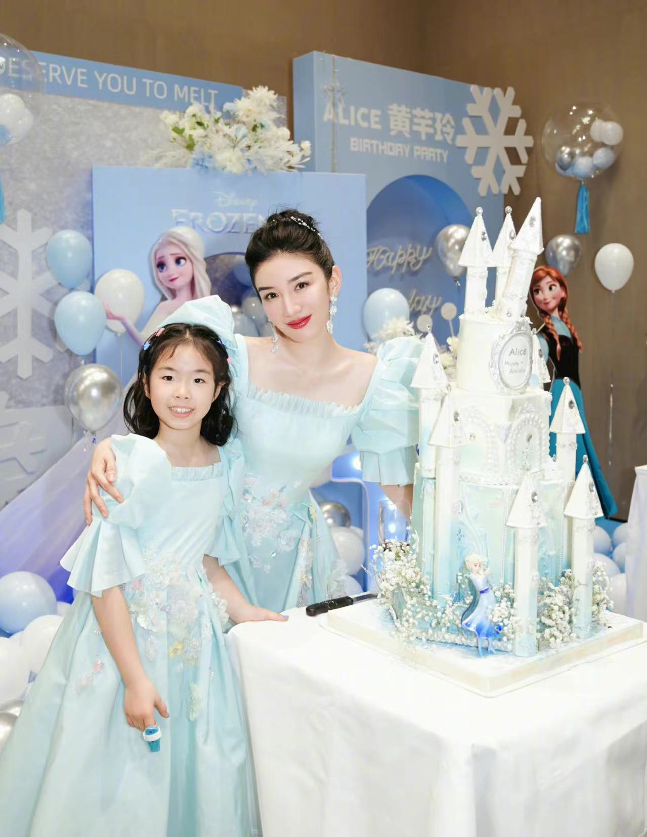 黄奕女儿唇形太像妈妈!五官国际范十足,年仅9岁手臂强壮如大人