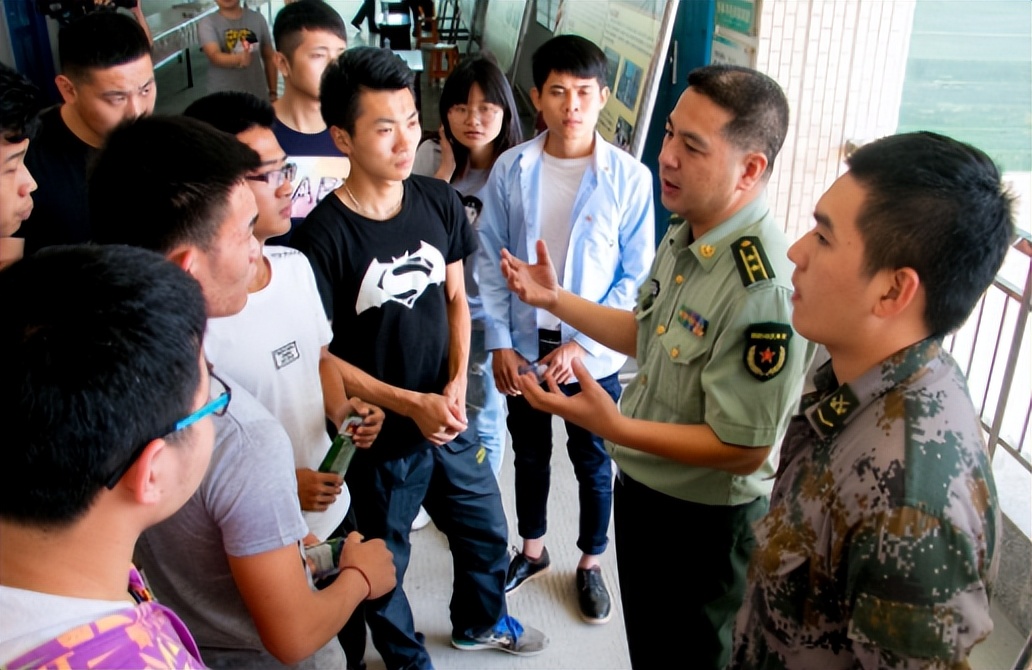 大学生入伍好处再次升级，可享减免学费考研加分，还有免试专升本