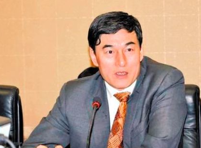 从印刷工人到万亿大鳄,解直锟是如何起家的