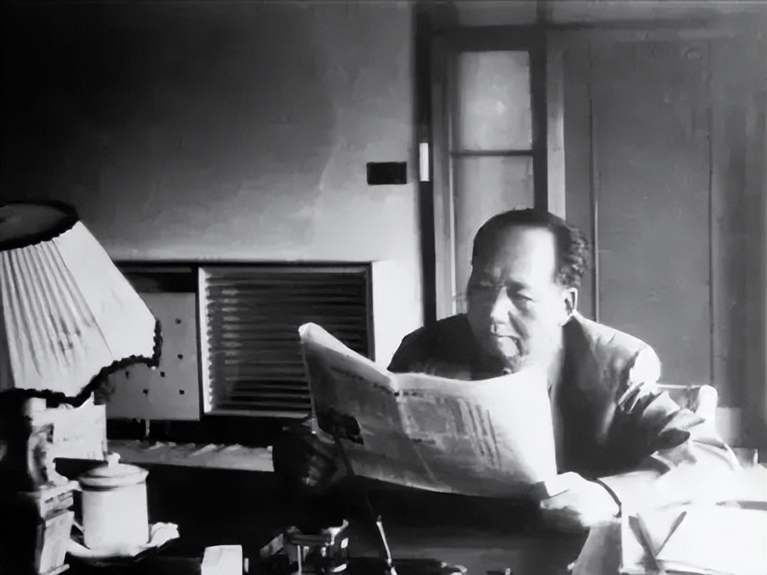 李银桥想追女同志，请毛主席出主意，毛主席：银桥，你太老实了