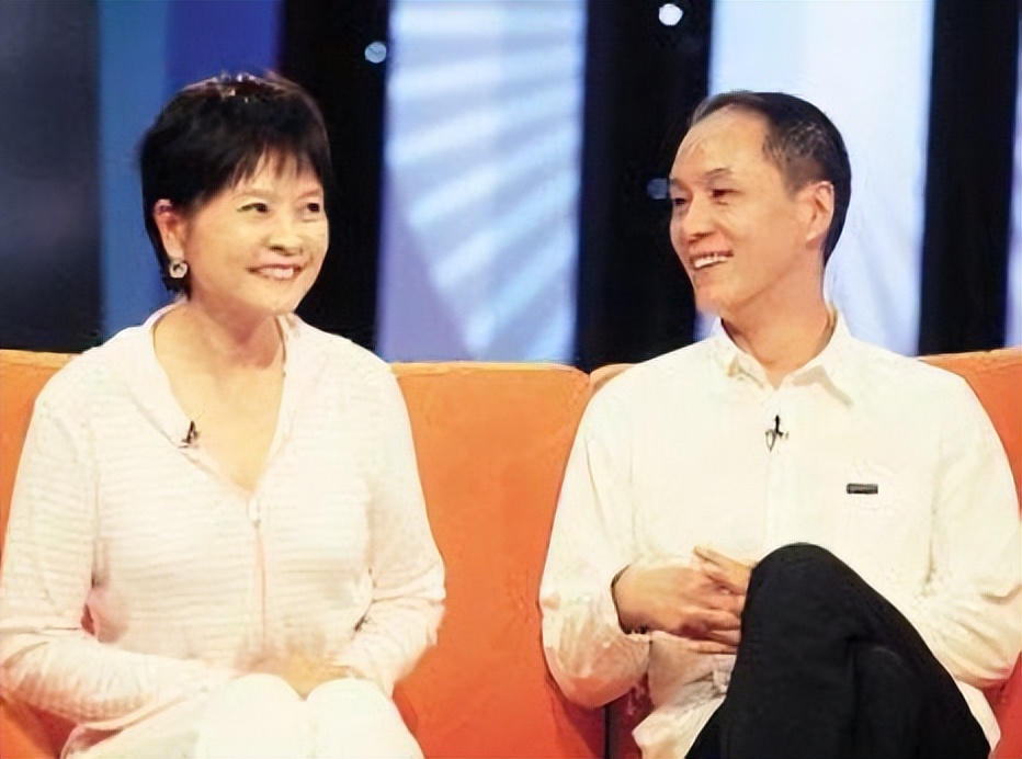 “宠妻狂魔”冯远征，心疼妻子丁克多年，却直言40岁时便已后悔