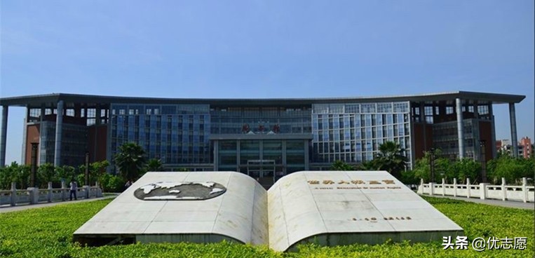 西南政法大学和西北政法大学，谁的本科实力和教学质量更强？