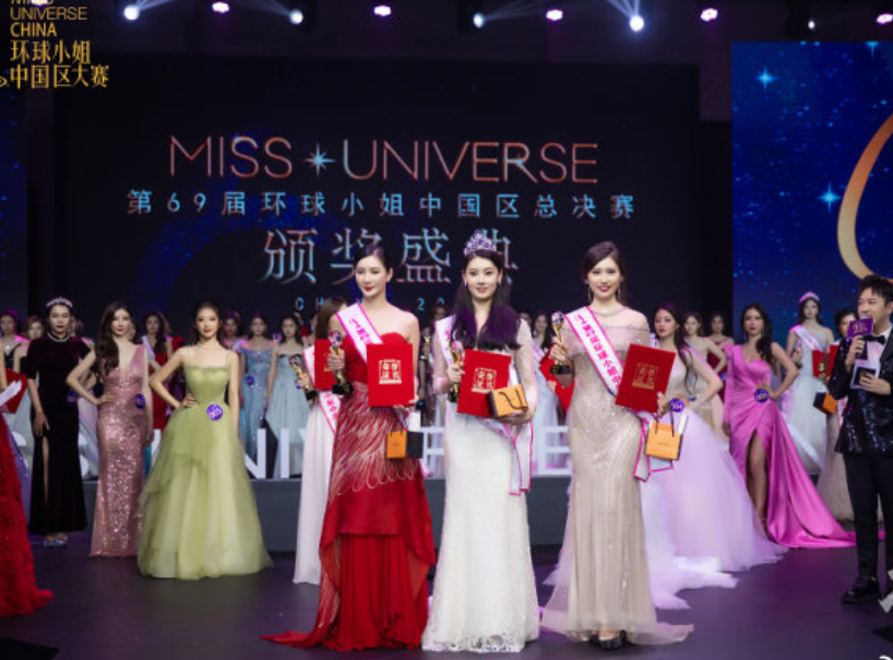 中传又一位校花走红，颜值气质不输冯琳，还获得“环球小姐”桂冠