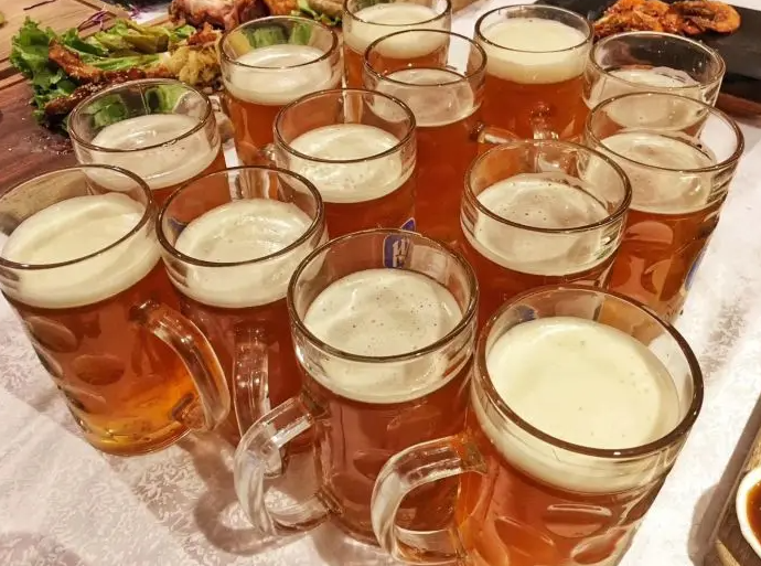 三伏天，喝白酒還是喝啤酒？建議：不管喝啥，牢記“2喝2不喝”