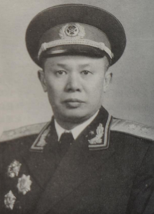 1974年，毛主席亲批4人参加建军节招待会，王尚荣：我要穿得好点