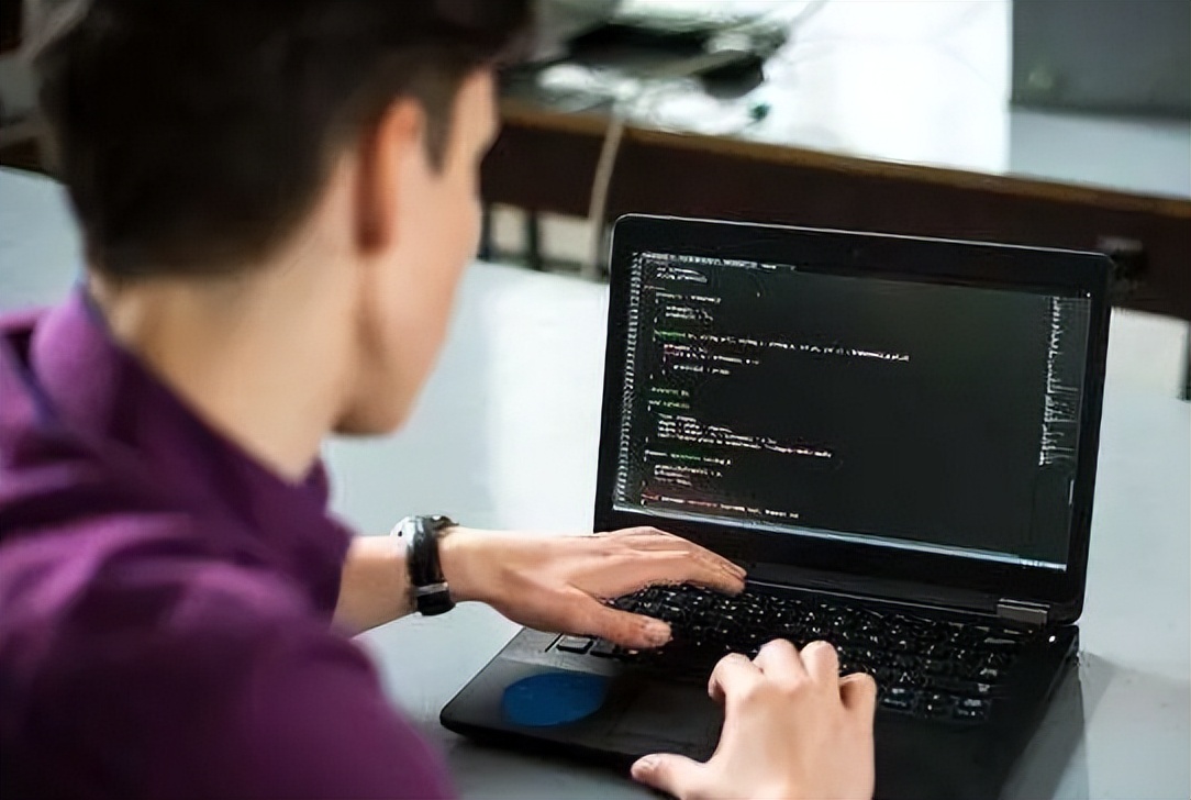 2022高校毕业人数创新高，IT行业却月薪超两万再次成为热门专业