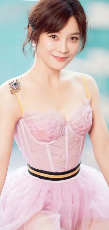 袁姗姗，25张精美的照片