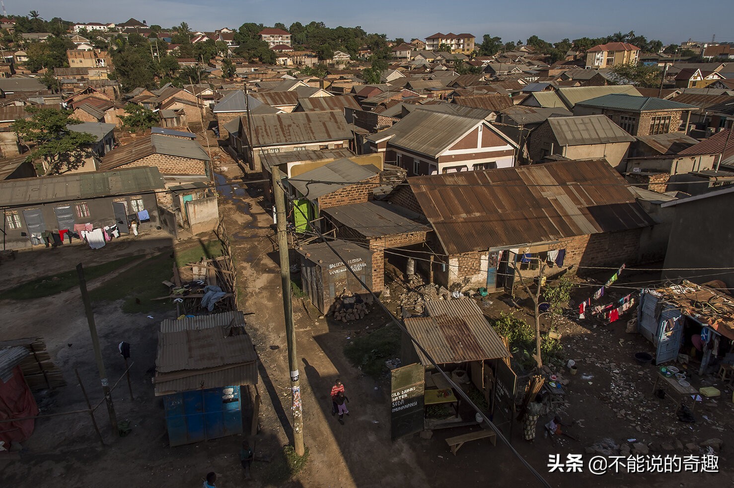 非洲电影有多野？这帮贫民窟的“演员”低成本创作特效动作电影