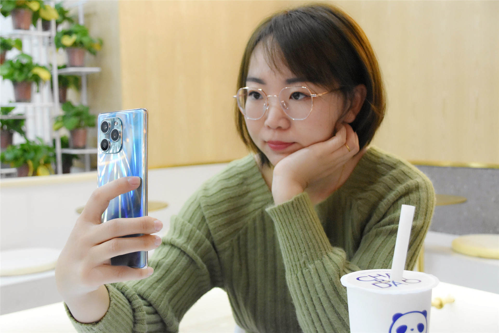 荣耀60 SE评测：2000元内少有高素质屏幕，年轻人又一部全能机