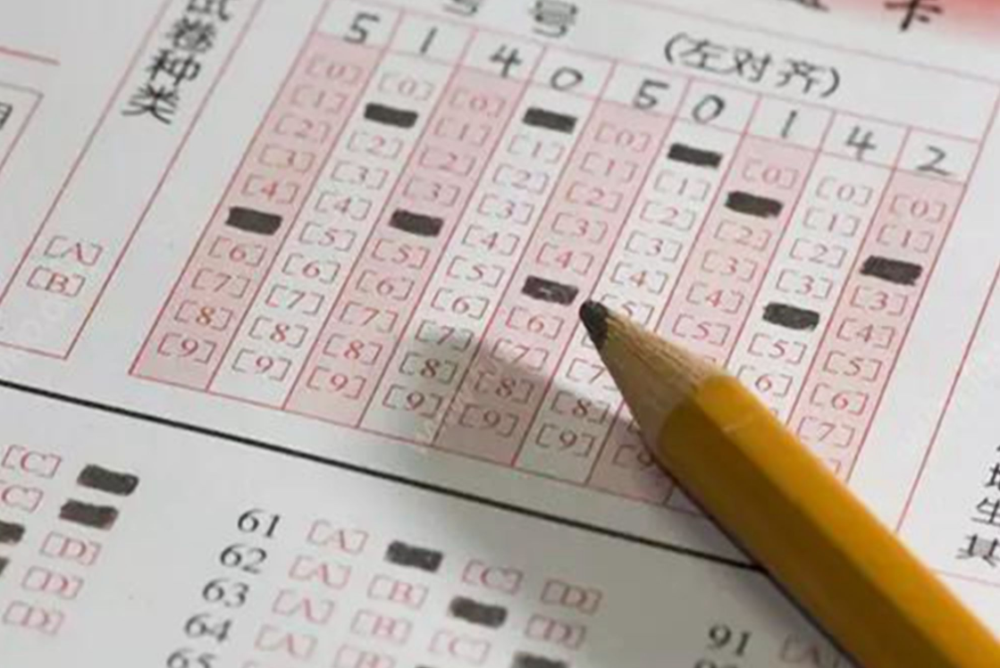 高考答题卡为何必须要用2B涂？电脑上扫描后的试卷，对比效果明显
