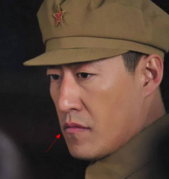 “自带悲剧脸”的8位男星，五官凑在一起，演什么都很丧，怎么救