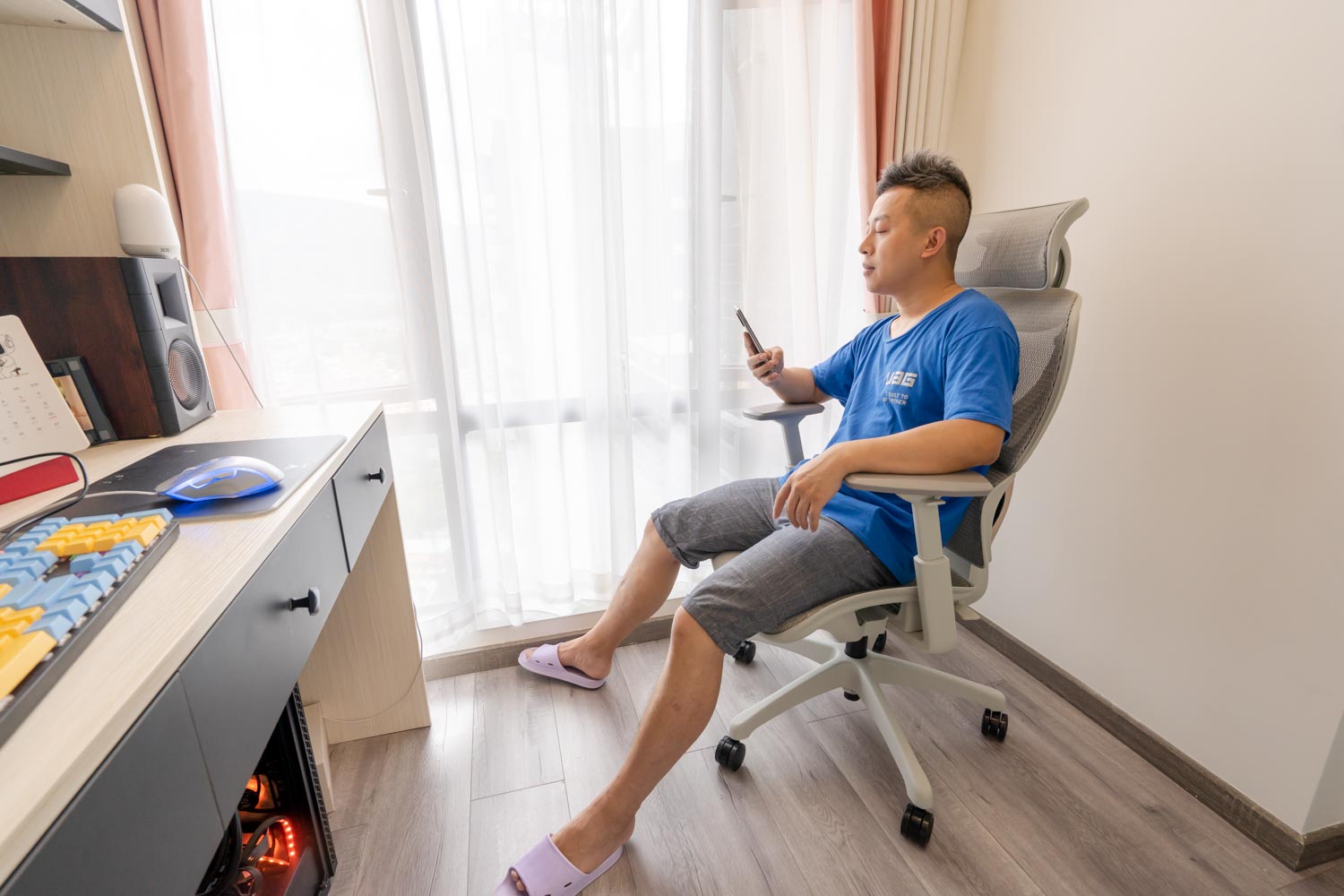 永艺XY椅体验：双背联动，不仅好看，更是坐躺都舒适