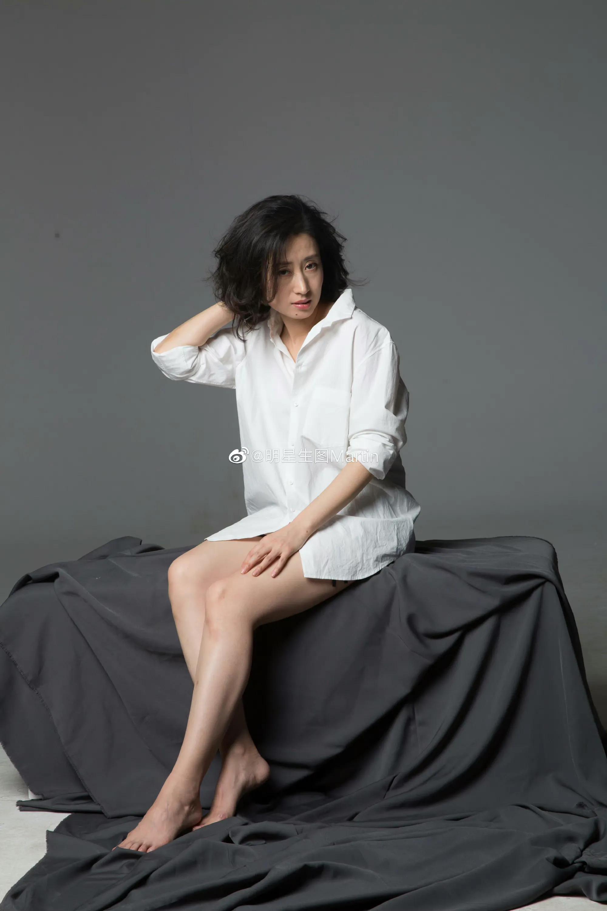 刘敏涛～白衬衫依旧诠释出万种风情 ​​​