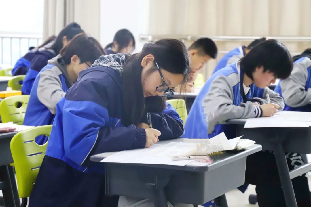 期中考试 | 同学，你认真答题的样子闪闪发光