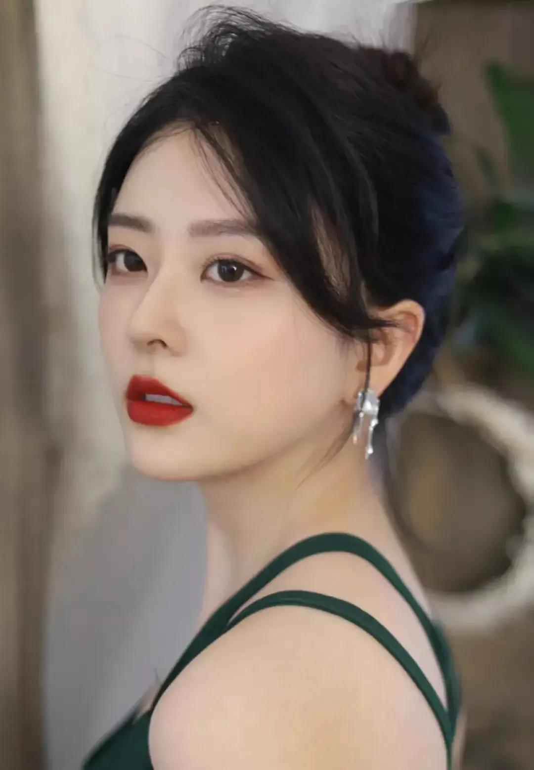 如花似玉的王嘉丽