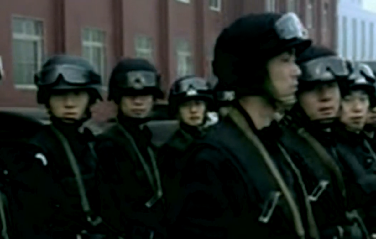 2009年，杀人狂魔王厚军持枪与武警对射，被武警当场击毙