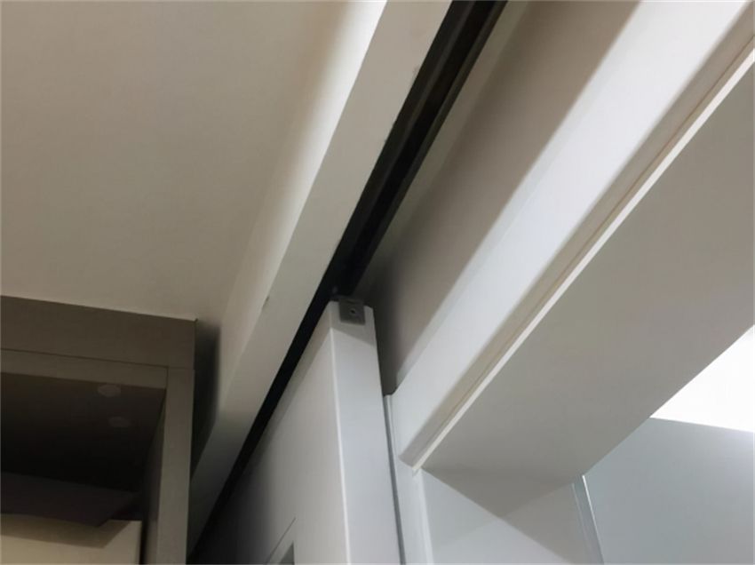 换了2次厨房移门后，才搞明白吊轨和地轨哪个好用，建议你看看