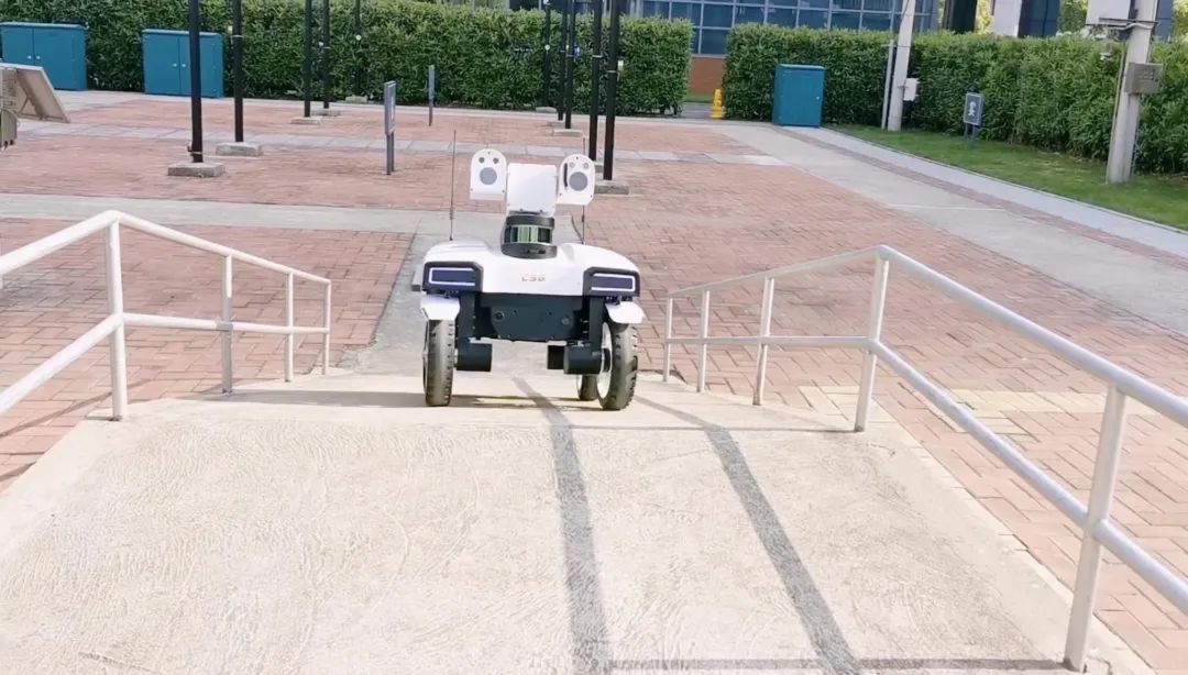 明星产品 | CSG科大智能巡检机器人申请出战“铁人三项”