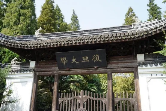 “最美车站”现身，2022上海网红打卡圣地，乘着地铁去旅行...