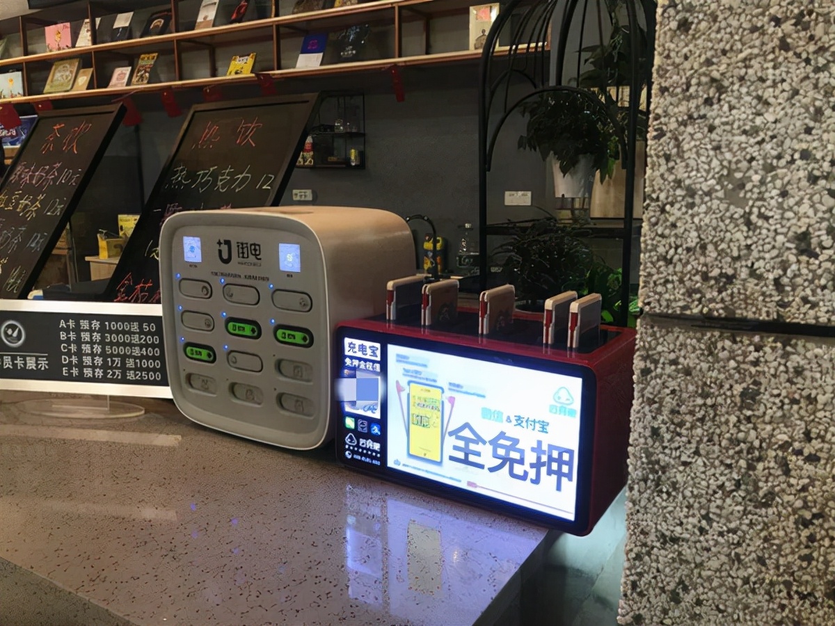 平台裁员、代理商跑路，红极一时的共享充电宝，为何会一地鸡毛？