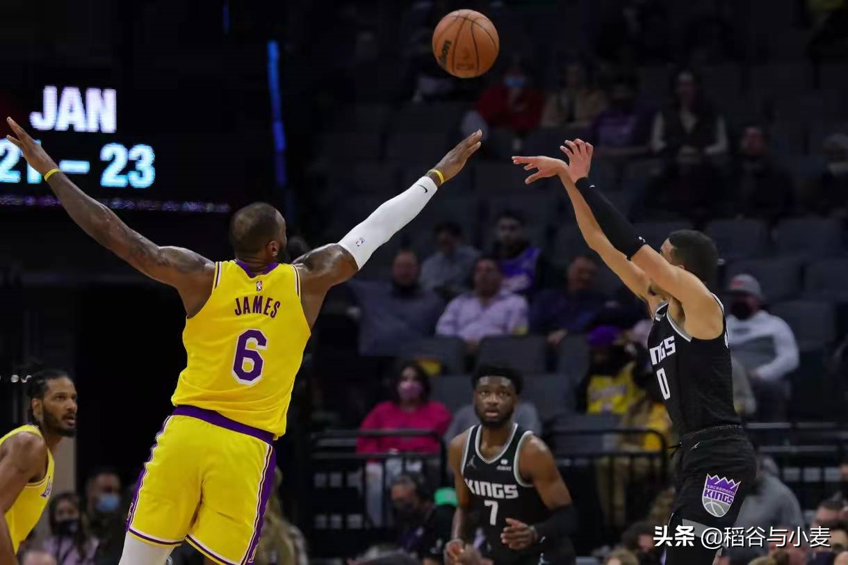 nba球星为什么不愿意打中锋(别再让詹姆斯打中锋了，他根本没有能力和精力打中锋)