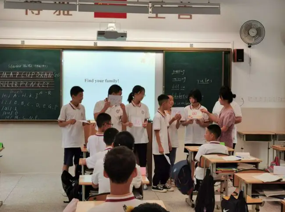 英语“主科”地位动摇了？部分地区降为副科，分数由120降到100