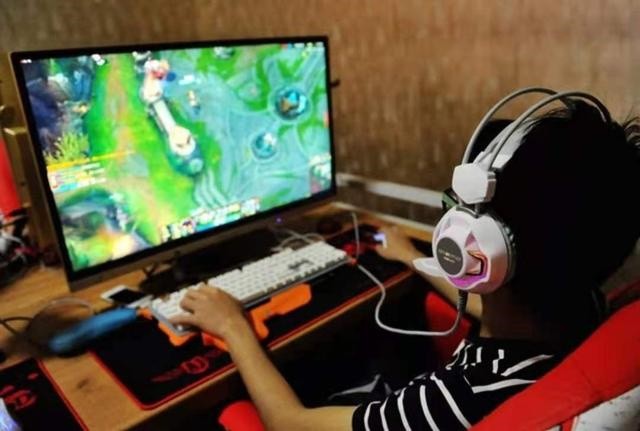 贵州神童13岁考上985，茅台承诺资助4年费用，为何仅1年就停了？