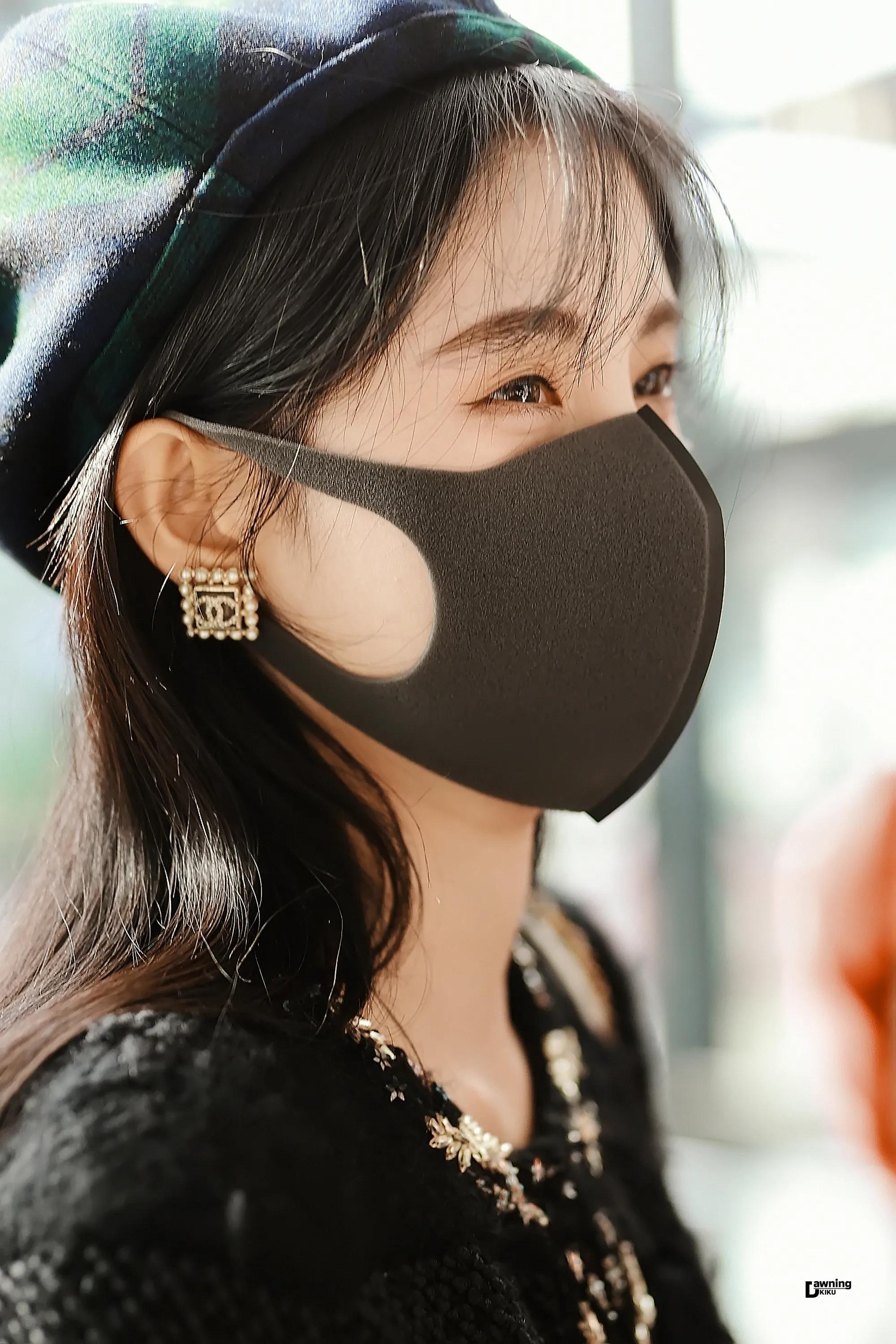 鞠婧祎机场照｜隔着口罩也能看见笑盈盈的脸