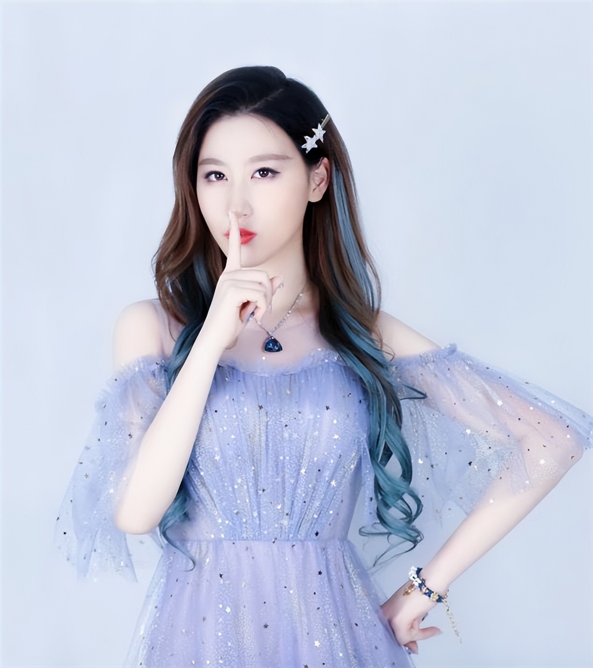 《时尚北京》杂志专访郭恩嘉，讲述她的娱乐圈“N+法则”