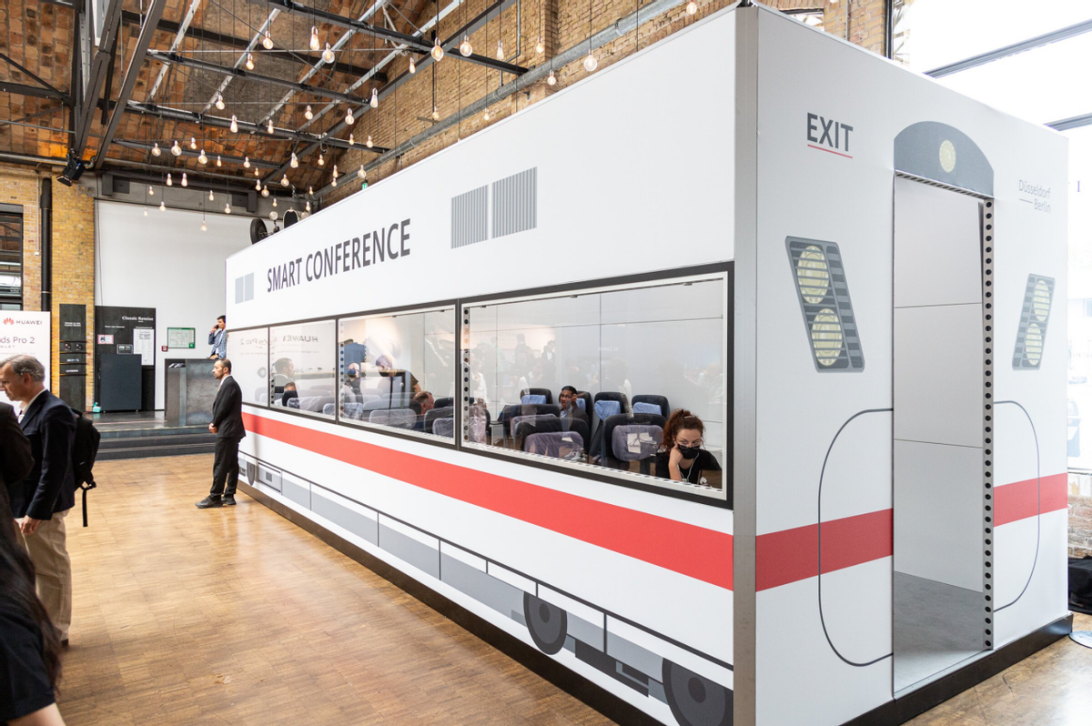 华为欧洲发布会超有创意！外媒争相报道MateBook 16s等PC新品