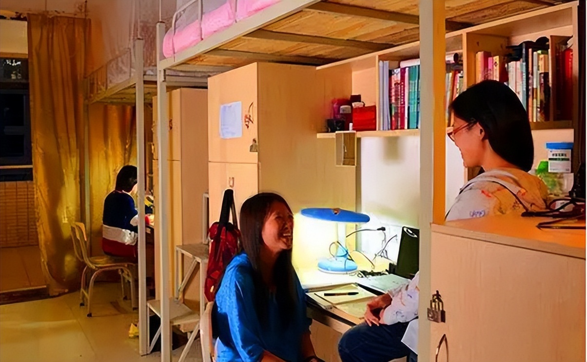 为了“迎接新生”，各大学晒出研究生宿舍环境图，网友：不如不晒
