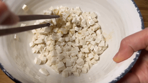 小葱拌豆腐怎么做（这样做的豆腐入口嫩滑）