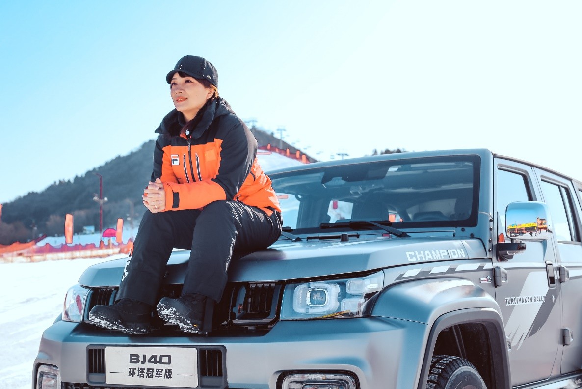 滑雪冠军李妮娜变身BJ40车主，发起“黑级雪道挑战”