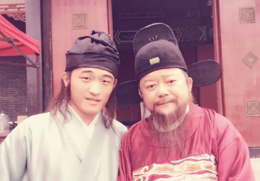 娱乐圈是个圈，《幸福到万家》最“丑”的配角，朋友圈却全是大咖