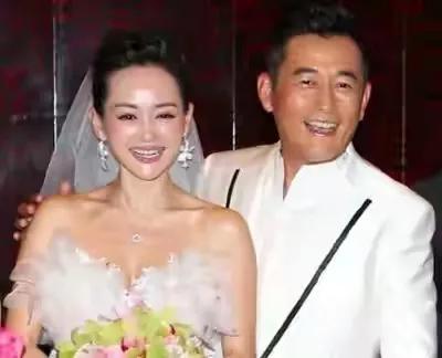 6个娶“小媳妇”的男明星，幸福虽晚但到，他们才是人生赢家