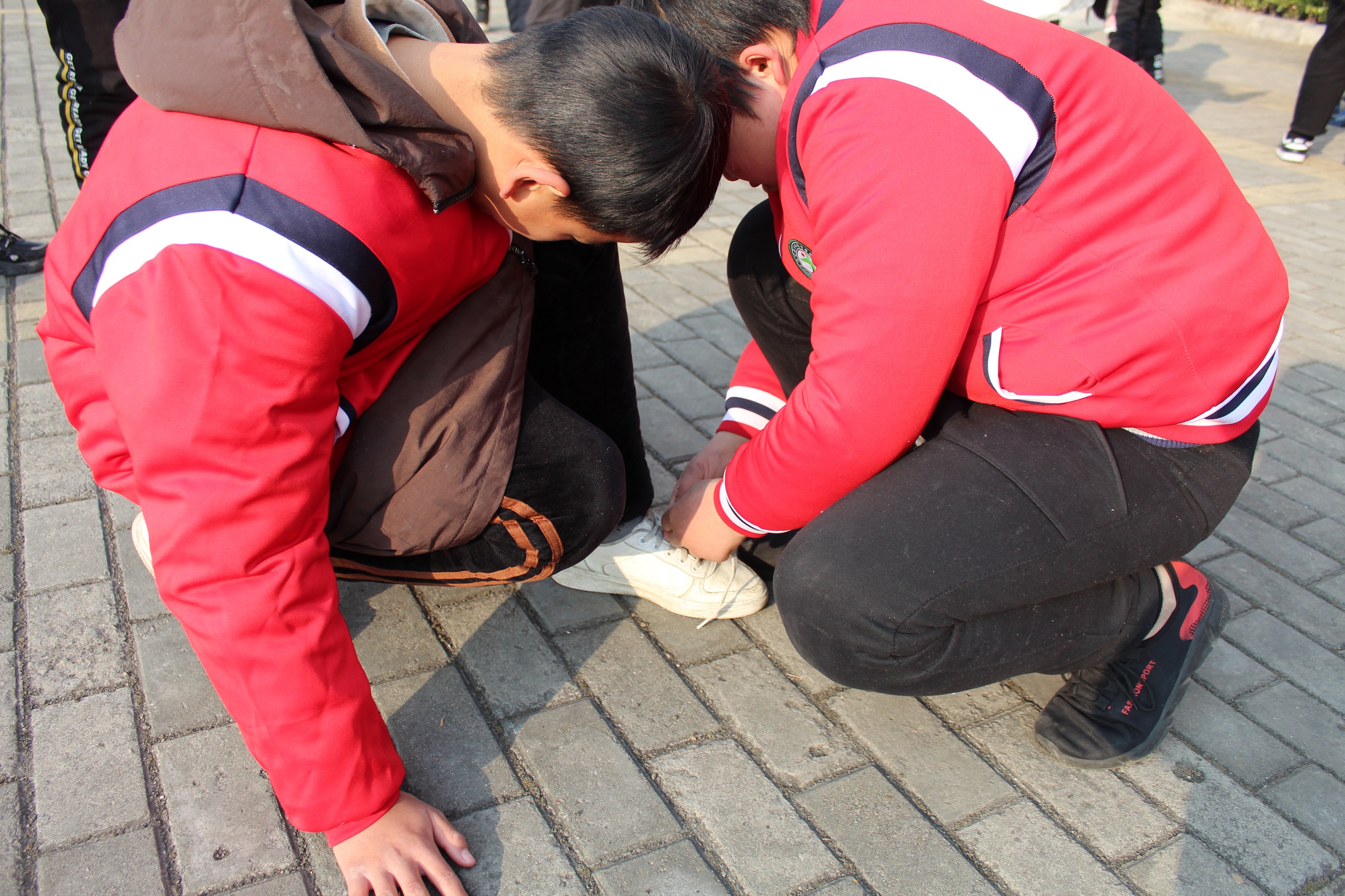 强化养成教育，提高生活技能