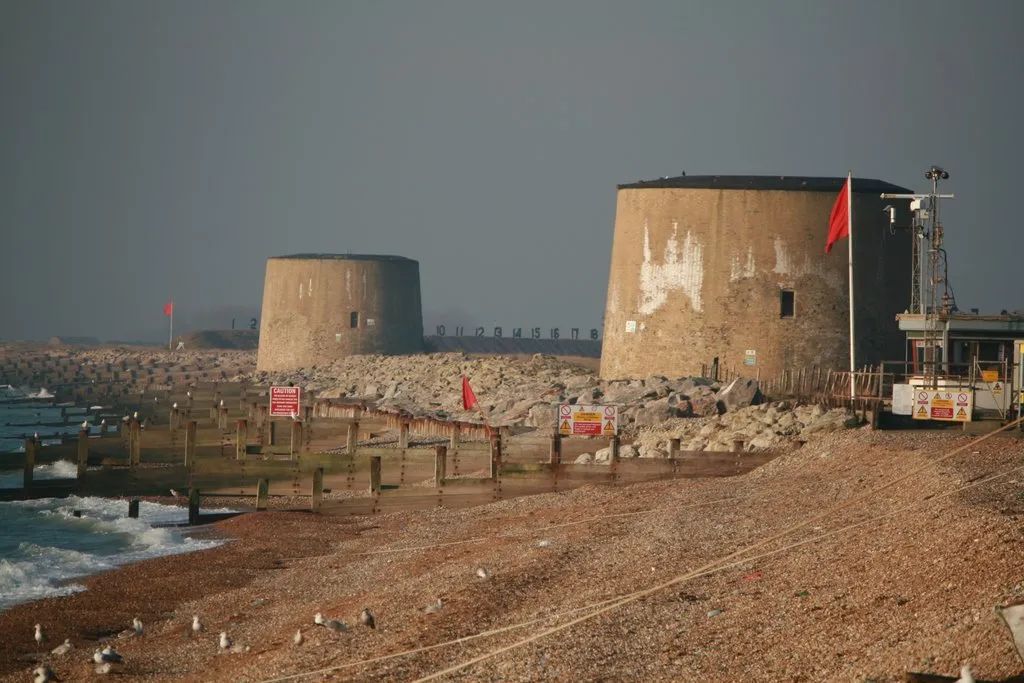 复合弓图片(一个长弓兵能打十个火枪手？18世纪末，英国人为何要重新装备弓箭)